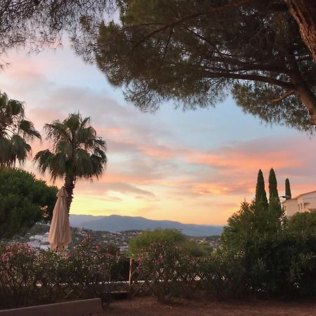 Haus Mit Garten Ueber Der Bucht Von Cannes Валлорис Экстерьер фото